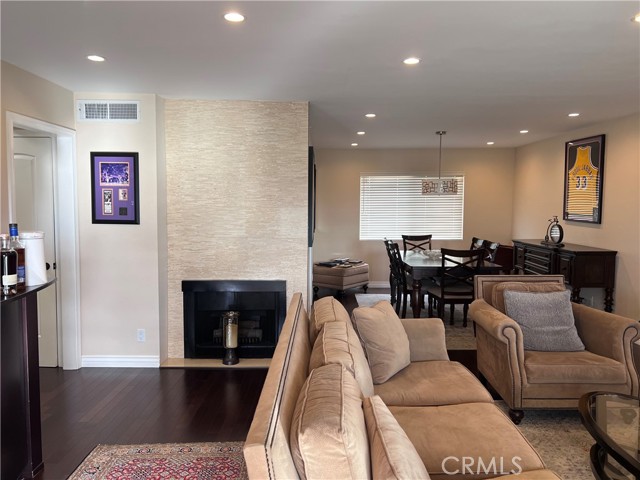Detail Gallery Image 5 of 38 For 7767 via Rosa Maria, Burbank,  CA 91504 - 3 Beds | 2/1 Baths