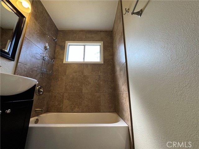 Detail Gallery Image 11 of 17 For 8961 San Vicente Ave, Riverside,  CA 92503 - 3 Beds | 2 Baths