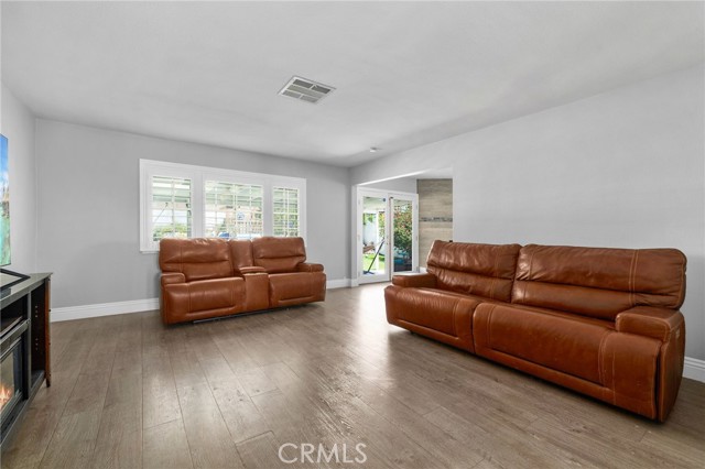 Detail Gallery Image 4 of 22 For 5979 Stanton Ave, Highland,  CA 92346 - 3 Beds | 2 Baths