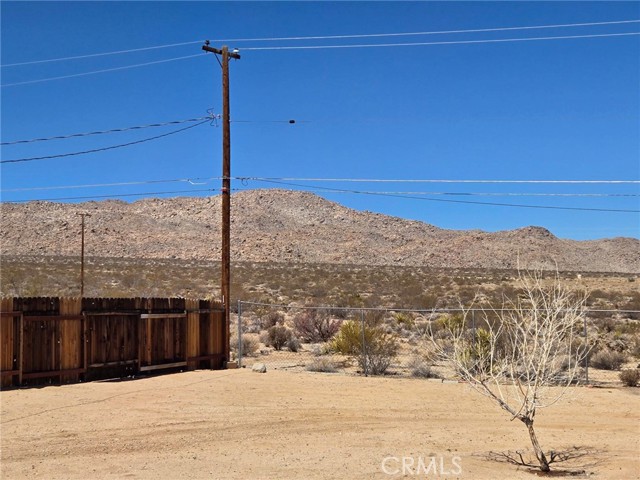 7050 Ivanpah Avenue, 29 Palms CA: https://media.crmls.org/medias/b0292400-328e-4ca5-8a62-668f44af04b9.jpg