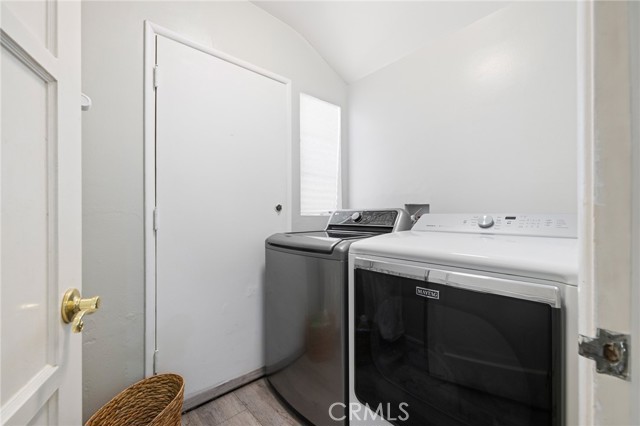 7027 Shoshone Avenue, Van Nuys CA: https://media.crmls.org/medias/b02a2a22-3119-4475-8a16-00490f5377dd.jpg