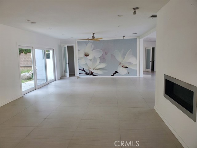 Detail Gallery Image 7 of 31 For 23041 Erwin St, Woodland Hills,  CA 91367 - 4 Beds | 5 Baths