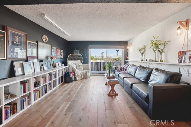 Detail Gallery Image 2 of 19 For 5460 White Oak #C315,  Encino,  CA 91316 - 2 Beds | 2 Baths