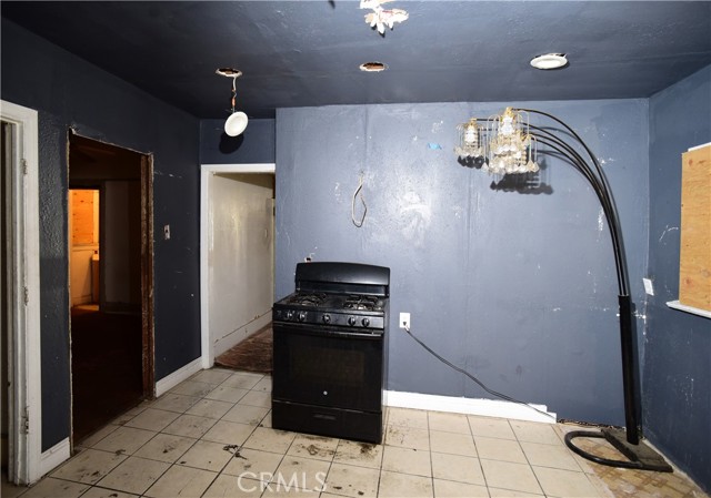 Detail Gallery Image 11 of 21 For 142 W 58th, Los Angeles,  CA 90037 - 2 Beds | 1 Baths