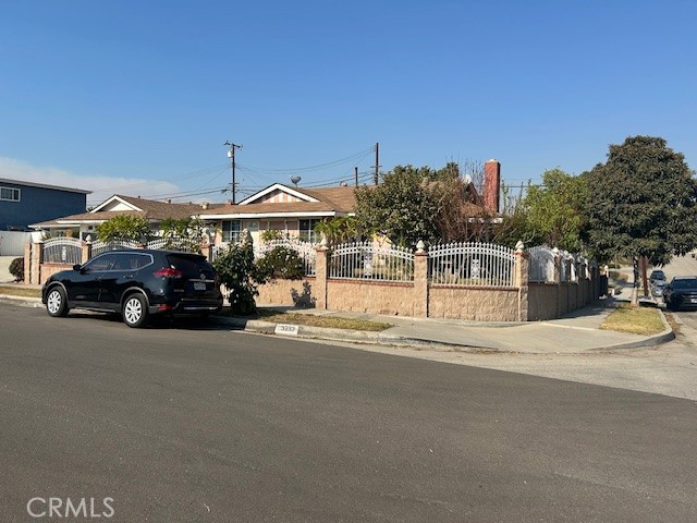 Detail Gallery Image 2 of 5 For 3233 E Hollingworth St, West Covina,  CA 91792 - 3 Beds | 2 Baths