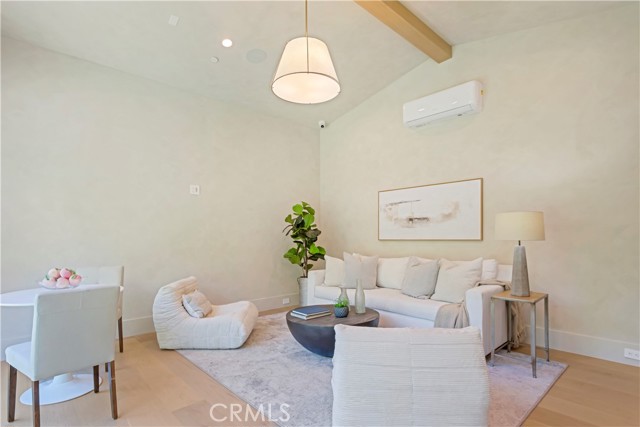 4239 Rhodes Avenue, Studio City CA: https://media.crmls.org/medias/b02da1fb-c40d-4835-b882-227e88deb267.jpg