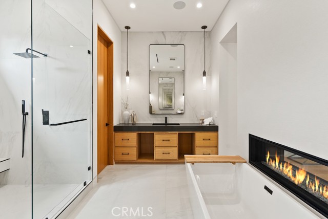5727 Cahill Avenue, Tarzana CA: https://media.crmls.org/medias/b02e552c-f236-4df1-a610-9de6559d0169.jpg