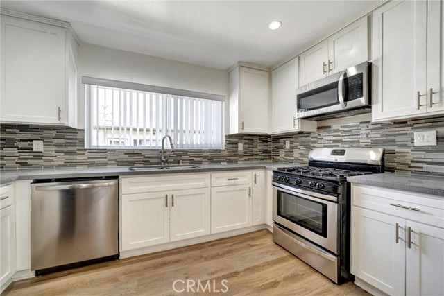 2040 S Sherbourne Drive, Los Angeles CA: https://media.crmls.org/medias/b02e876d-bdb5-4afd-89ae-cea0db3bdc7b.jpg