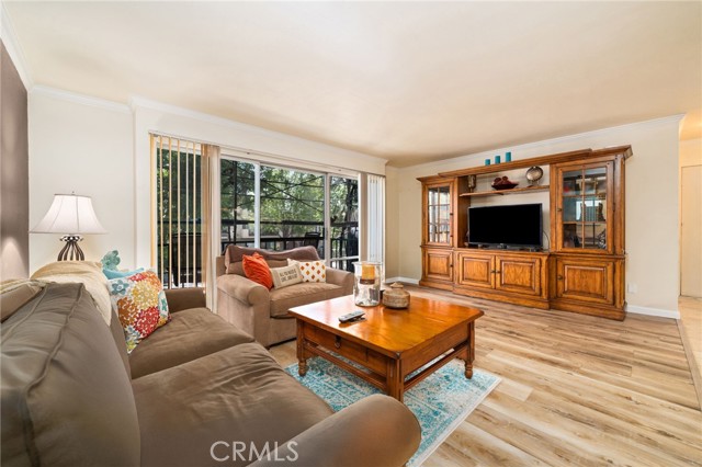 Detail Gallery Image 4 of 22 For 3665 E 1st #202,  Long Beach,  CA 90803 - 2 Beds | 2 Baths