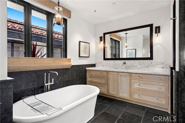 444 De Sola, Corona del Mar CA: https://media.crmls.org/medias/b02ffd84-30a1-4fed-9d0a-97f1f25a717d.jpg