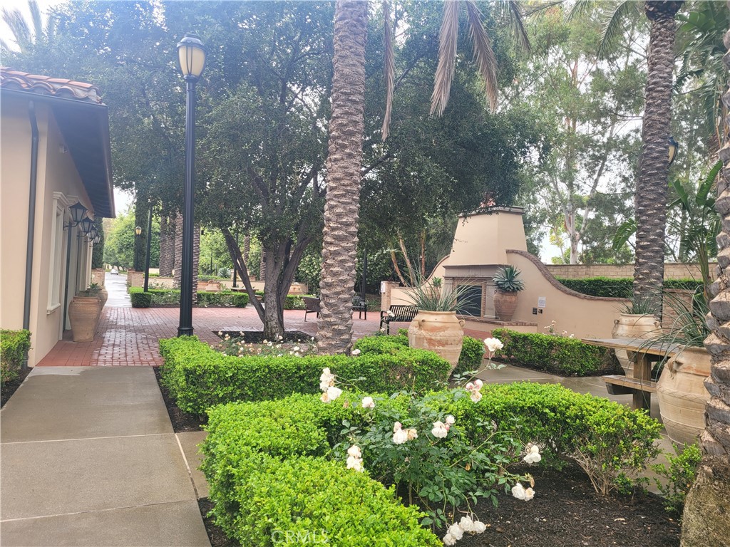 https://media.crmls.org/medias/b0317ce9-f8a9-4d27-be60-0f44dbba379b.jpg?preset=X-Large