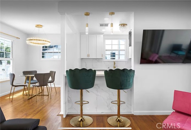 Detail Gallery Image 6 of 23 For 13831 Bessemer, Valley Glen,  CA 91401 - 3 Beds | 2 Baths