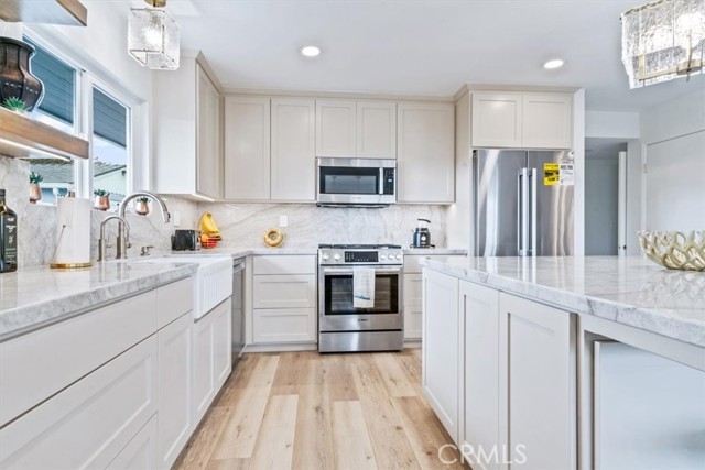 31 N 3rd Street, Cayucos CA: https://media.crmls.org/medias/b031ecf4-6e17-4df3-9173-6b9e99532853.jpg