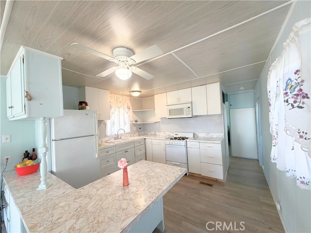 Detail Gallery Image 5 of 15 For 23701 Western Ave #152,  Torrance,  CA 90501 - 1 Beds | 1 Baths