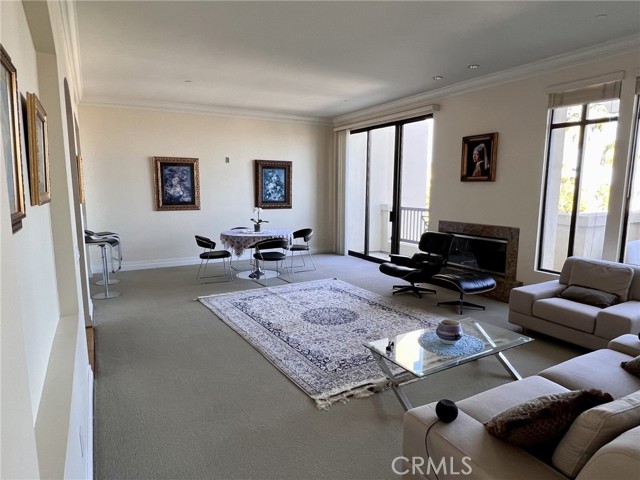 Detail Gallery Image 5 of 40 For 11847 Gorham Ave #403,  Los Angeles,  CA 90049 - 2 Beds | 2/1 Baths