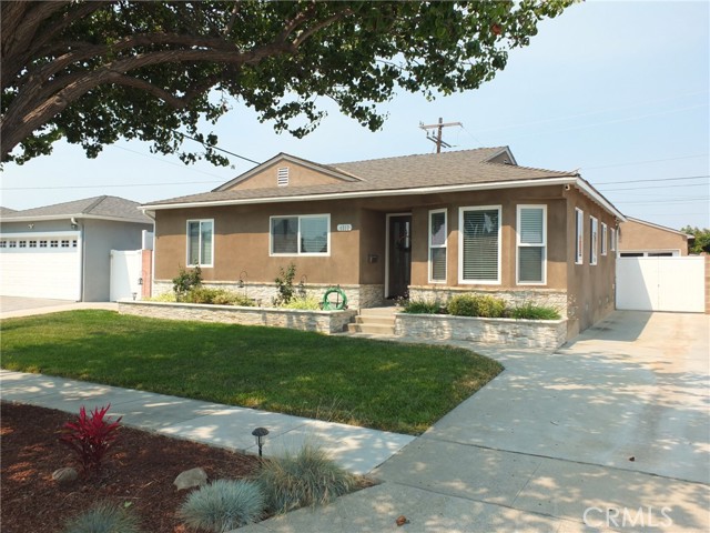 4513 N Paramount Boulevard, Lakewood CA: https://media.crmls.org/medias/b03380bc-03ce-4158-afcc-09ebd6bb82fe.jpg