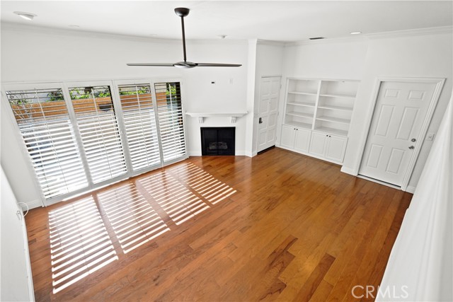 Detail Gallery Image 5 of 28 For 18409 Collins Street #D,  Tarzana,  CA 91356 - 2 Beds | 2/1 Baths