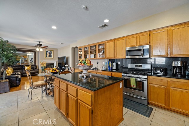 39243 Nicole Drive, Palmdale CA: https://media.crmls.org/medias/b0347899-00f9-4995-945f-b84c543fc864.jpg