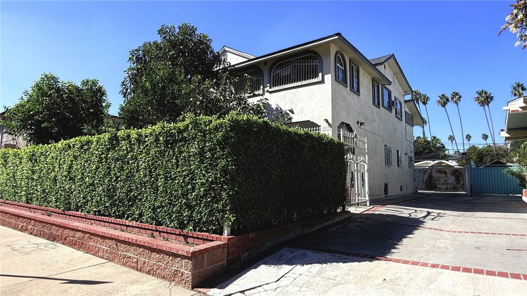 1819 S Norton Avenue — image 1