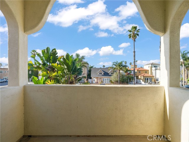 Detail Gallery Image 25 of 34 For 210 6th, Huntington Beach,  CA 92648 - 3 Beds | 2/2 Baths