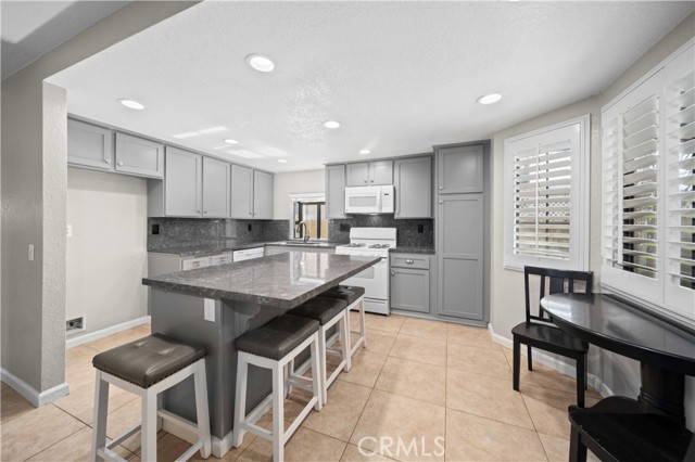 Detail Gallery Image 7 of 27 For 43007 Pearlwood Dr, Lancaster,  CA 93536 - 4 Beds | 4 Baths