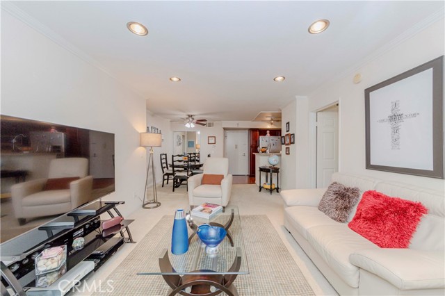 Detail Gallery Image 6 of 36 For 21450 Burbank Bld #211,  Woodland Hills,  CA 91367 - 2 Beds | 2 Baths