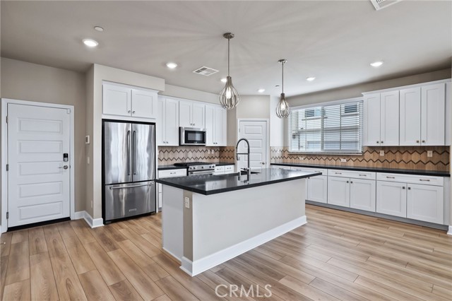 Detail Gallery Image 8 of 24 For 19109 Azul Ln, Huntington Beach,  CA 92648 - 4 Beds | 2/1 Baths