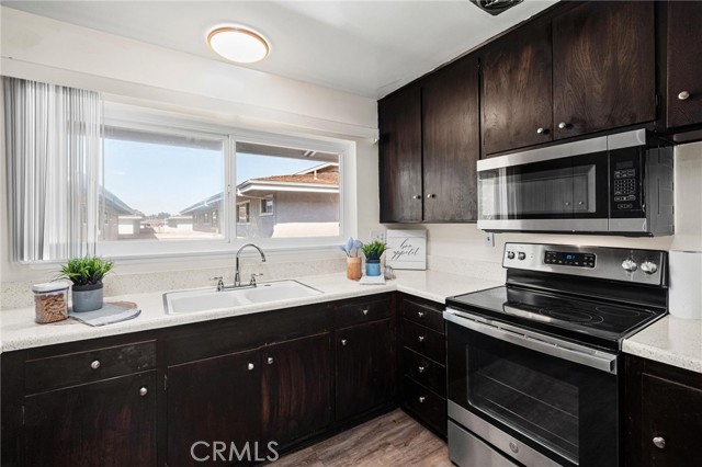 1745 Maple Avenue, Torrance CA: https://media.crmls.org/medias/b037b6e4-a136-4678-8456-22a2bbb47522.jpg