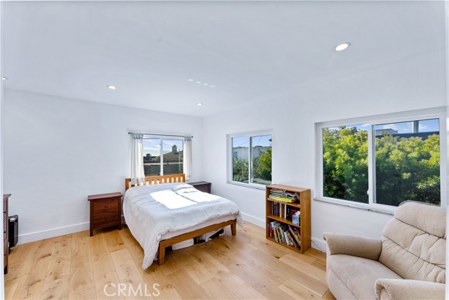 400 17th Street, Manhattan Beach, California 90266, 4 Bedrooms Bedrooms, ,2 BathroomsBathrooms,Residential,For Sale,17th,PW24197344