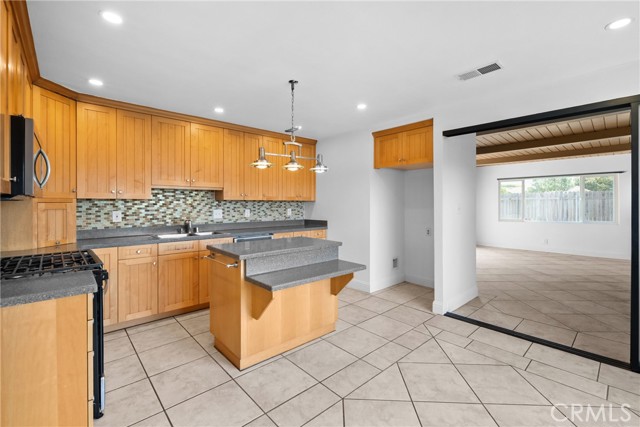 1020 W Cherry Avenue, Lompoc CA: https://media.crmls.org/medias/b039386f-cea8-4d29-9223-2c70ffd5172a.jpg