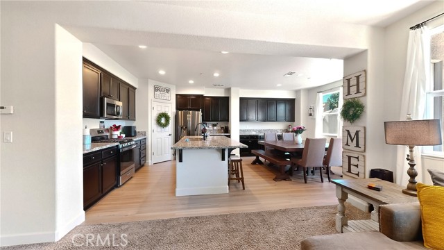 Detail Gallery Image 13 of 60 For 1164 Barcelona, Livingston,  CA 95334 - 4 Beds | 4 Baths