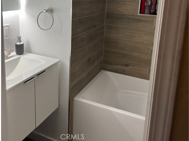 1017 S Chester Avenue, Compton CA: https://media.crmls.org/medias/b03b8720-a861-40c7-950e-e1674b3dd6c8.jpg