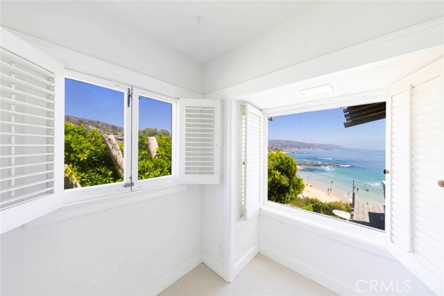 1051 Marine Drive, Laguna Beach CA: https://media.crmls.org/medias/b03bd843-7977-49bd-a1d8-2a7fc7c991ee.jpg