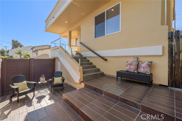 Detail Gallery Image 4 of 60 For 204 N Prospect #B,  Redondo Beach,  CA 90277 - 4 Beds | 3 Baths