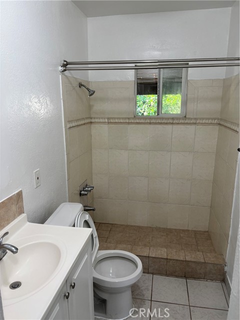 Detail Gallery Image 10 of 18 For 7880 N Claybeck Ave, Sun Valley,  CA 91352 - 2 Beds | 1 Baths