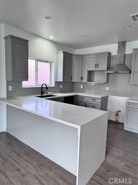 Detail Gallery Image 2 of 8 For 1228 W 89th 1/2, Los Angeles,  CA 90044 - 3 Beds | 3 Baths