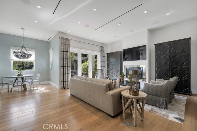 Detail Gallery Image 12 of 75 For 17950 Rancho St, Encino,  CA 91316 - 5 Beds | 6 Baths