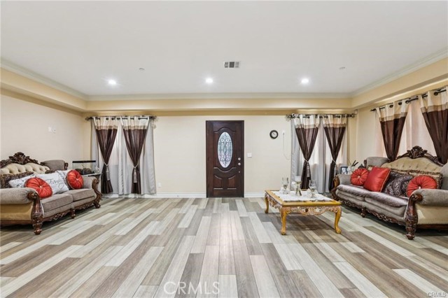 Detail Gallery Image 9 of 34 For 204 E 121st, Los Angeles,  CA 90061 - 5 Beds | 4 Baths