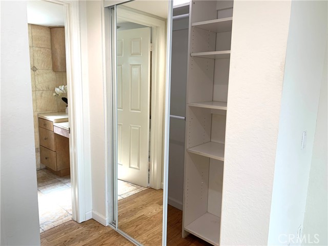 Detail Gallery Image 11 of 32 For 425 S Catalina Ave #4,  Redondo Beach,  CA 90277 - 3 Beds | 3 Baths