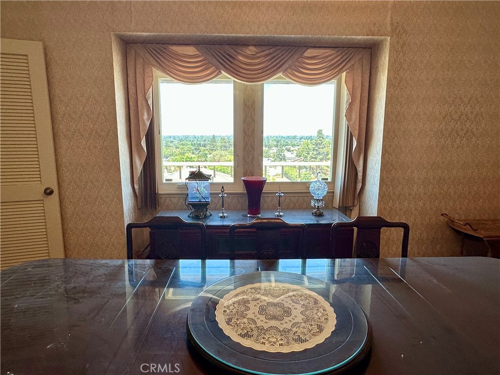 https://media.crmls.org/medias/b03f0ce4-0dc8-44c5-9371-f7338df5904a.jpg?preset=X-Large