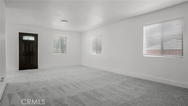 Detail Gallery Image 8 of 15 For 330 E 101st St, Los Angeles,  CA 90003 - 5 Beds | 3 Baths