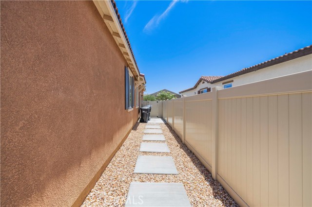 5025 W Avenue J6, Lancaster CA: https://media.crmls.org/medias/b03f7b73-61d5-42d7-88c6-856022507951.jpg