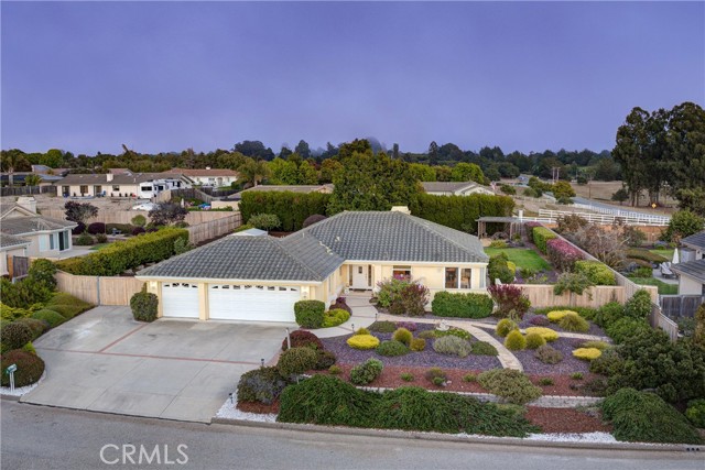 585 Red Tail Meadow Lane, Arroyo Grande CA: https://media.crmls.org/medias/b03f806a-7c3b-4ba4-badb-4c36fda915c9.jpg
