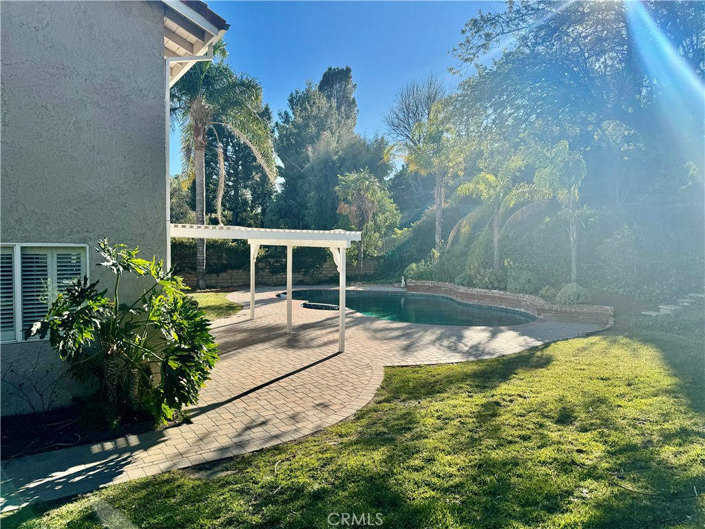https://media.crmls.org/medias/b03f83f3-901f-49e6-b7a5-1e6bda8faa7a.jpg?preset=X-Large