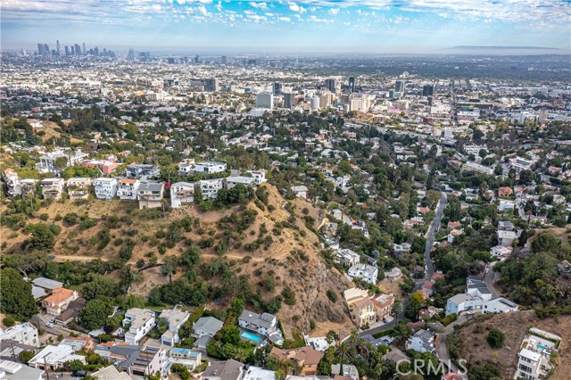 Detail Gallery Image 7 of 64 For 6438 Georgius Way, Los Angeles,  CA 90068 - 4 Beds | 4 Baths