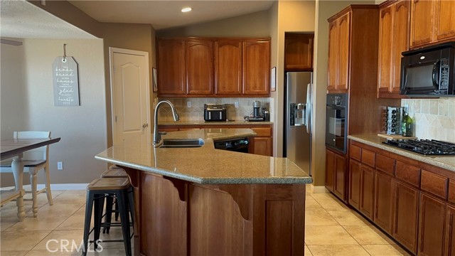 Detail Gallery Image 11 of 30 For 15454 Mustang Ave, Apple Valley,  CA 92307 - 4 Beds | 3 Baths
