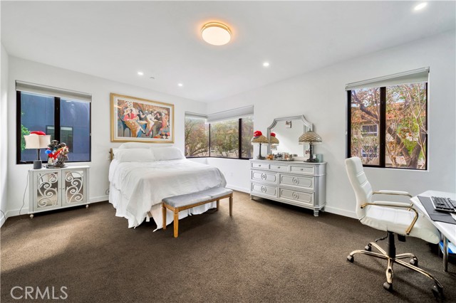 Detail Gallery Image 15 of 25 For 1200 N Sweetzer Ave #2,  West Hollywood,  CA 90069 - 3 Beds | 2/1 Baths