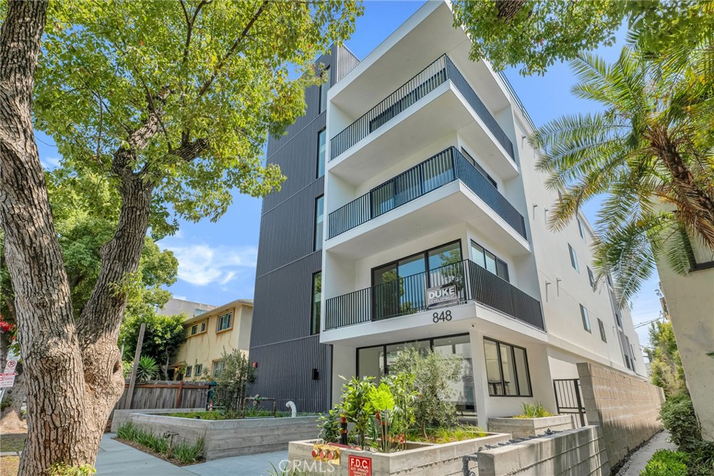 848 N. Hayworth #203
