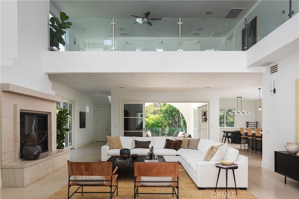 MLS #OC25163593 img 2