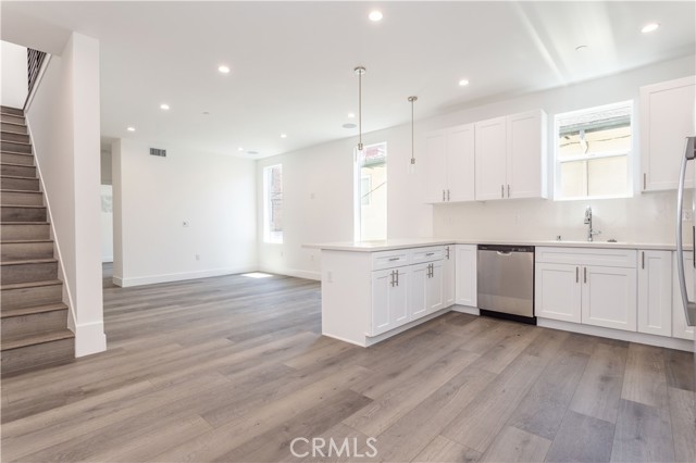 1032 N Oxford Avenue, Los Angeles CA: https://media.crmls.org/medias/b043649a-d92f-4d09-a64d-34539d0591b8.jpg